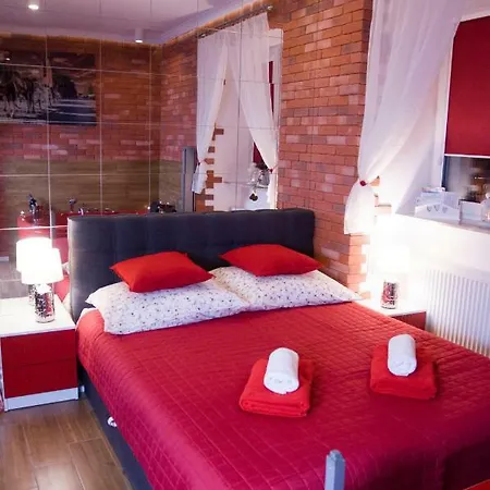 Apartment Jacuzzi Red *