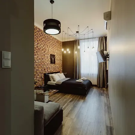 Leo Main Square Apartment