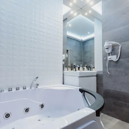 Leo Main Square Apartment *