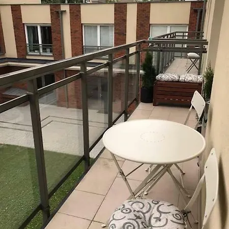 W Centrum Krakowa Arianska 6 *