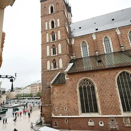 Plac Mariacki 8