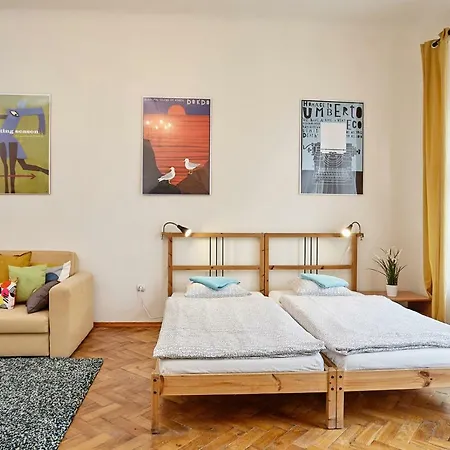 Apartment Plac Mariacki 8 *