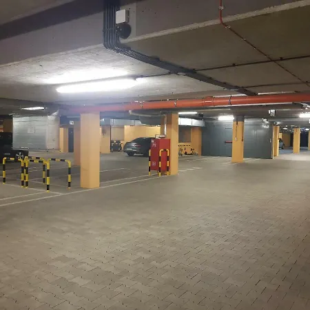 Garden Apartment Cracow- Shopping Mall 1Min, Underground Parking, Family Friendly, City Center *