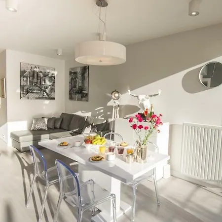 Garden Apartment Cracow- Shopping Mall 1Min, Underground Parking, Family Friendly, City Center * Krakow