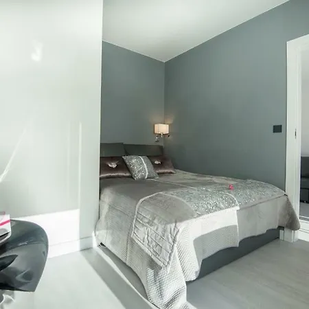 Apartment Garden Apartment Cracow- Shopping Mall 1Min, Underground Parking, Family Friendly, City Center *