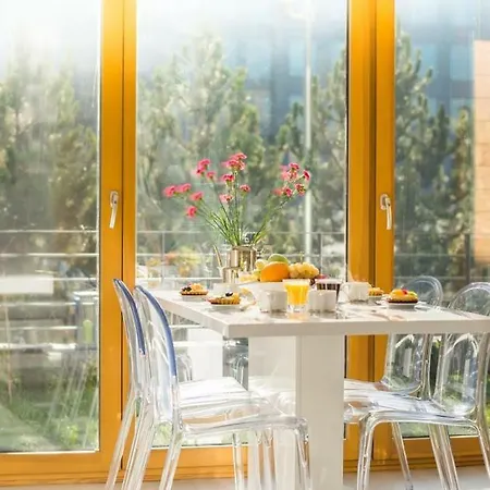 Garden Apartment Cracow- Shopping Mall 1Min, Underground Parking, Family Friendly, City Center Apartment Krakow