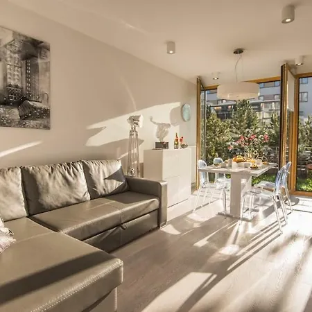 Garden Apartment Cracow- Shopping Mall 1Min, Underground Parking, Family Friendly, City Center Krakow