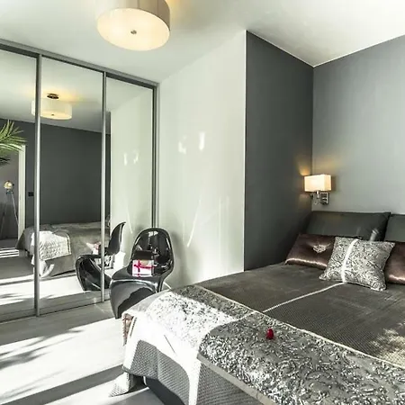 Garden Apartment Cracow- Shopping Mall 1Min, Underground Parking, Family Friendly, City Center Krakow