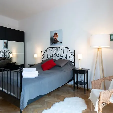 Apartment New Wawelo Cracow Old Town Apartments/ Garden View