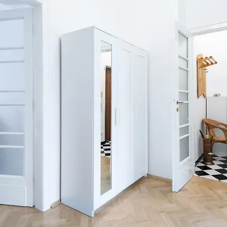 Apartment New Wawelo Cracow Old Town Apartments/ Garden View