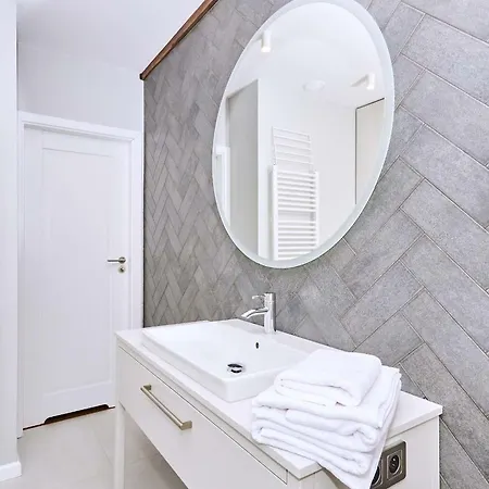 Apartment Chodkiewicza 10 *