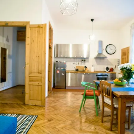 Large And Cozy 60 M2, Cracow Old Town Apartament