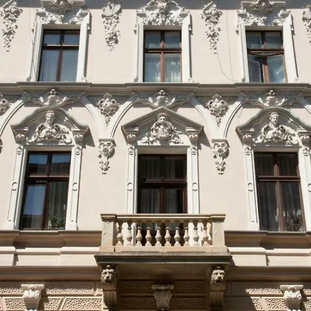 Quiet Loft Michalowskiego Street Apartment Krakow