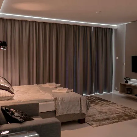 Apartament łazarza 13 *