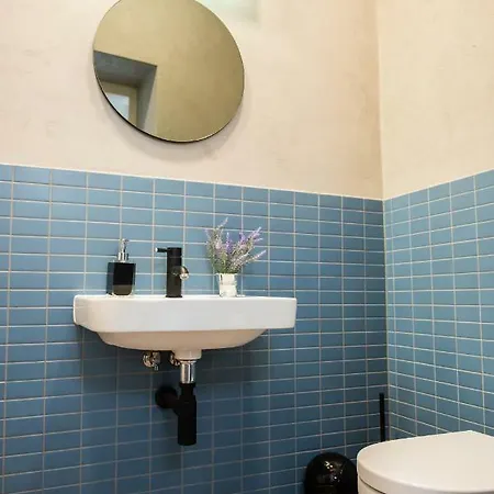 Romeo & Julia Luxury Apartments- Walking Distance To Main Square Apartament