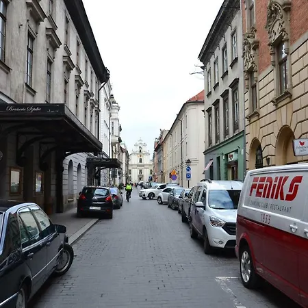 Romeo & Julia Luxury Apartments- Walking Distance To Main Square Apartament