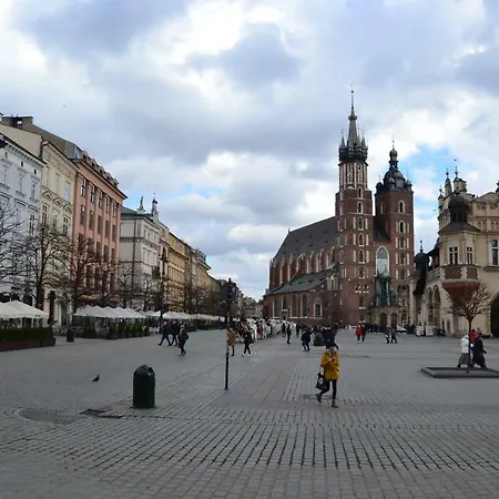 Romeo & Julia Luxury Apartments- Walking Distance To Main Square Apartament