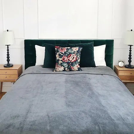 Tcf - With Free Garage Apartment