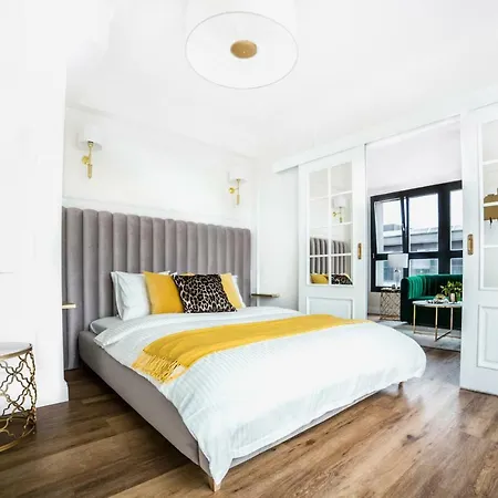 Apartment Golden Place 2 *