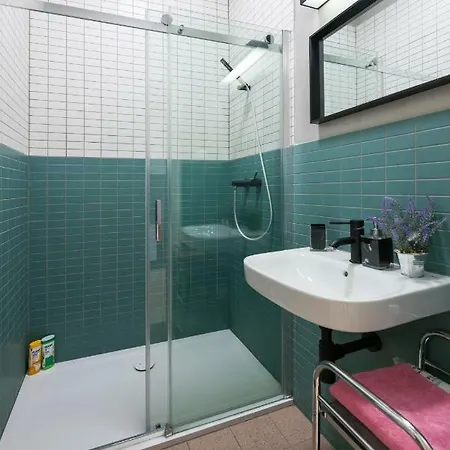 Romeo & Julia Luxury Apartments- Walking Distance To Main Square Apartament