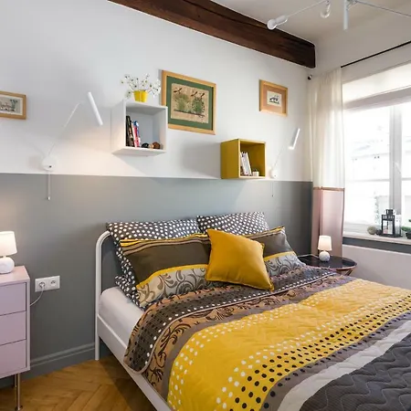Romeo & Julia Luxury Apartments- Walking Distance To Main Square