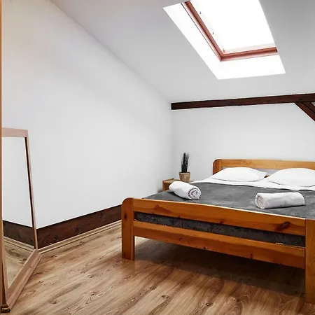 Quiet Loft Michalowskiego Street Apartment