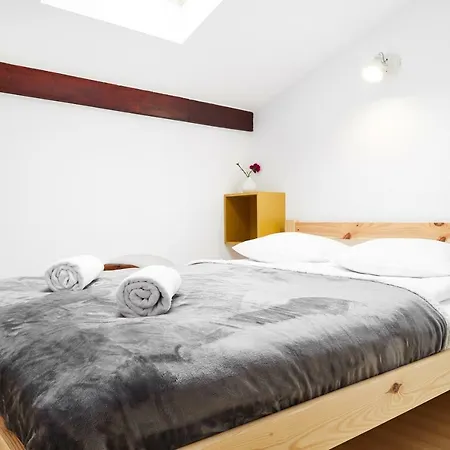 Quiet Loft Michalowskiego Street Apartment Krakow