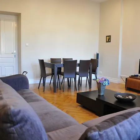 Tresor Barska Apartment