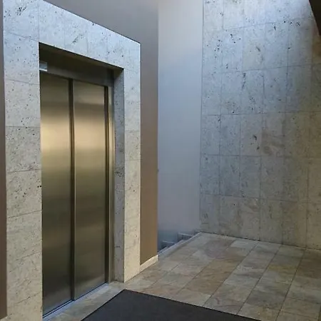 Apartment Quiet And Spacious With Garage Option *