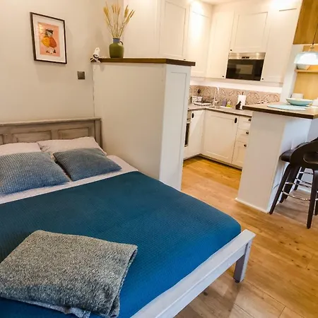 Emeryk Apartment