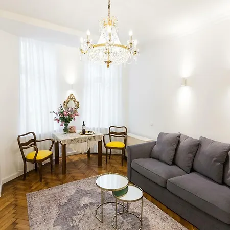 Luxury Pod żyrandolem Kraków