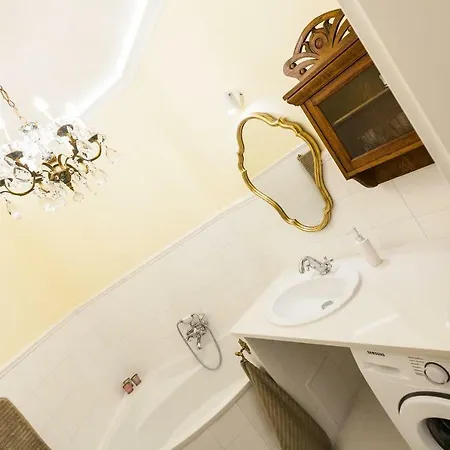 Luxury Pod żyrandolem Apartament *
