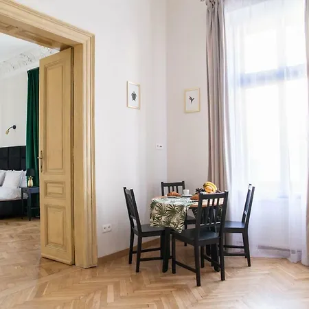 Apartment Leo Old Town *