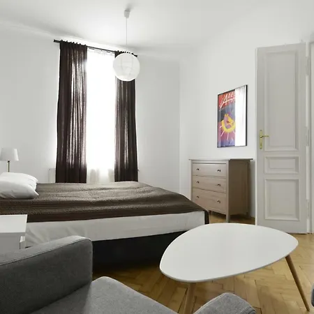 Apple Tree Apartment *