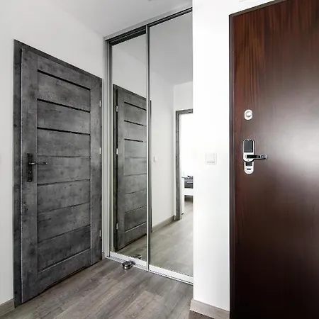 Unique Eve - Free Garage Apartment