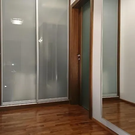 Quiet And Spacious With Garage Option Krakow