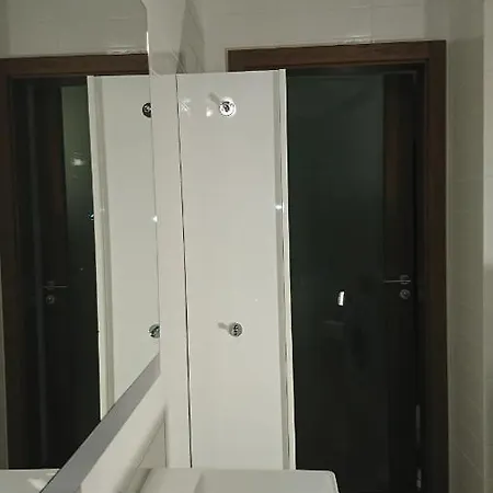 Apartment Quiet And Spacious With Garage Option *
