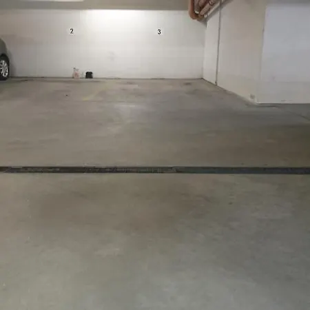 Quiet And Spacious With Garage Option Apartment *