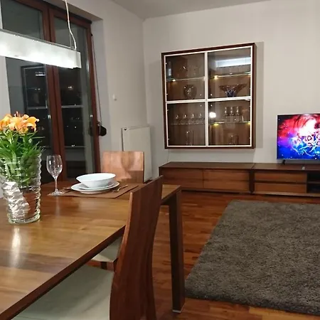 Quiet And Spacious With Garage Option * Krakow