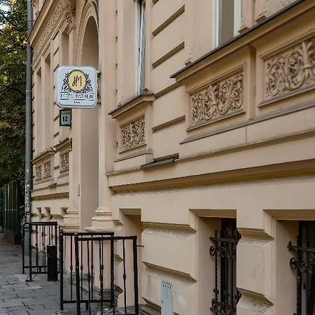 Maximum Hotel