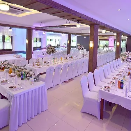 Hotel Tyniecki 3*