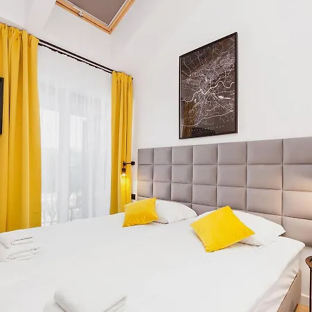 Hotel apartamentowy Aaron *