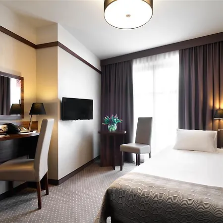 Golden Tulip Center 4*