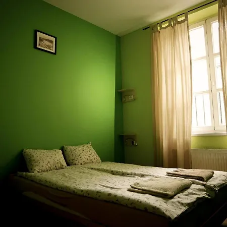 Heynow Rooms, And In Center Hostel *