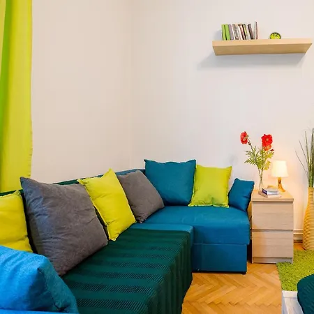 Апартаменты Kings Neighbor. 600 Meters From Castle
