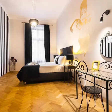 Leo Old Town Apartment