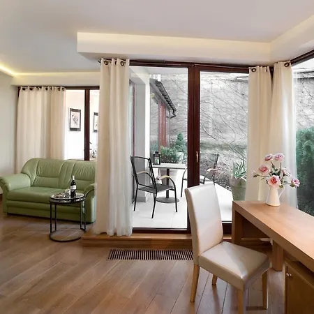 Apartahotel Parkside Old Town 3*