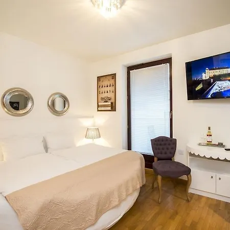Apartahotel Parkside Old Town 3*