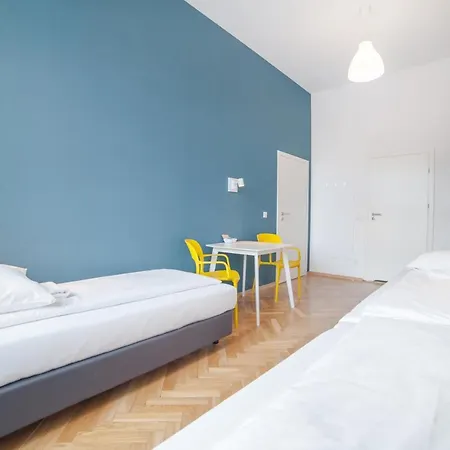 Atlantis Hostal *