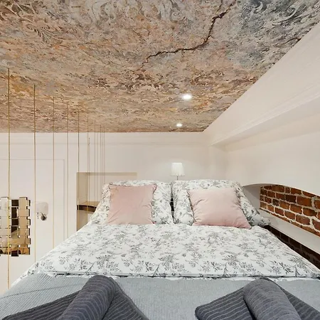 Apartament Plac Na Groblach 19 *